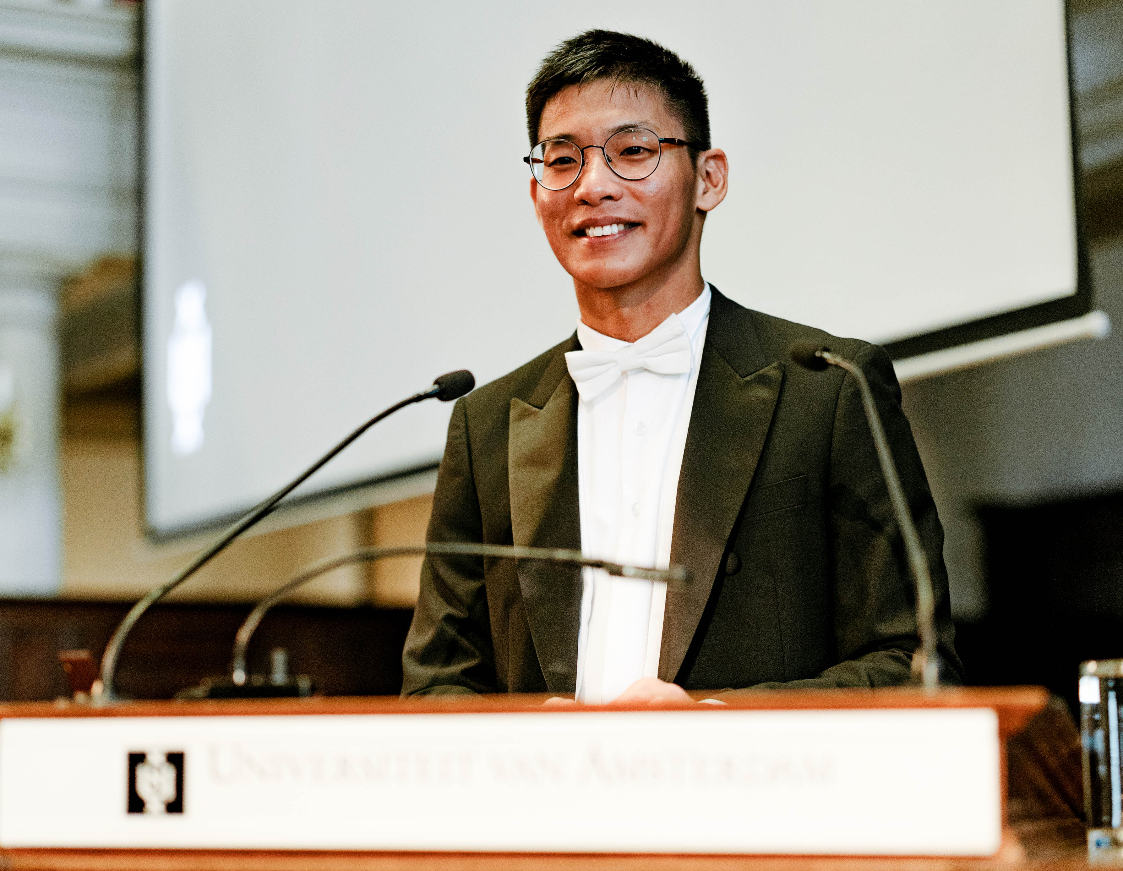 Dr. Hung Jen Chen (Oliver) 
