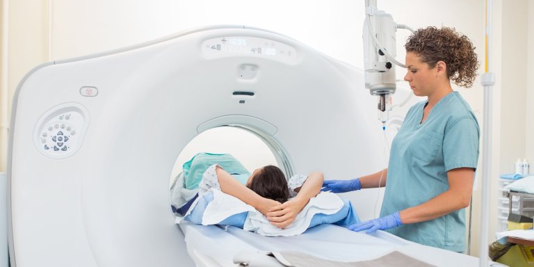 Controleschema met minder CT-scans na nierkanker geeft meer voordelen