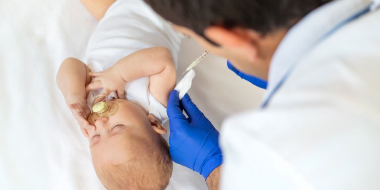 Zo’n 18 jaar na eerste ontdekking antistof is het zover: baby’s ingeënt tegen RS-virus