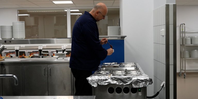 Halal, vegetarisch of dieetvoeding: in de nieuwe keuken van Amsterdam UMC worden alle patiëntmaaltijden bereid