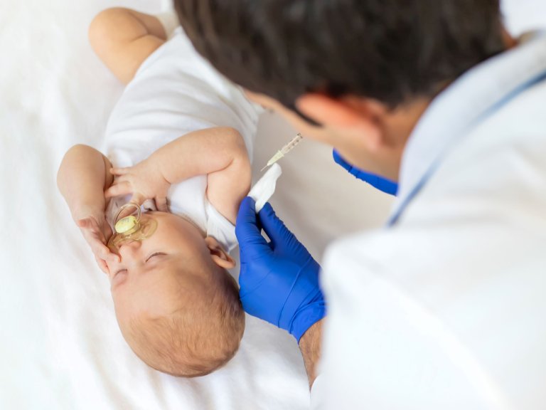 Zo’n 18 jaar na eerste ontdekking antistof is het zover: baby’s ingeënt tegen RS-virus
