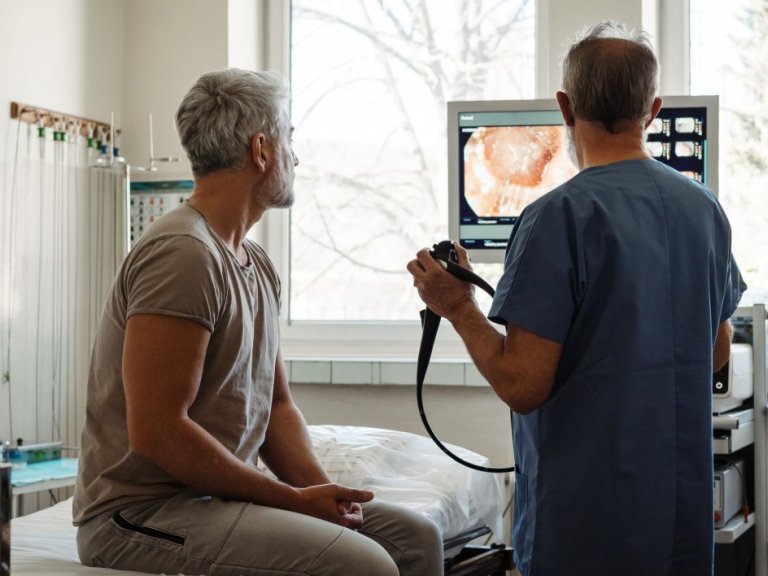 Check-up after high-risk colon polyps can be delayed by two years: just as safe, far less burdensome