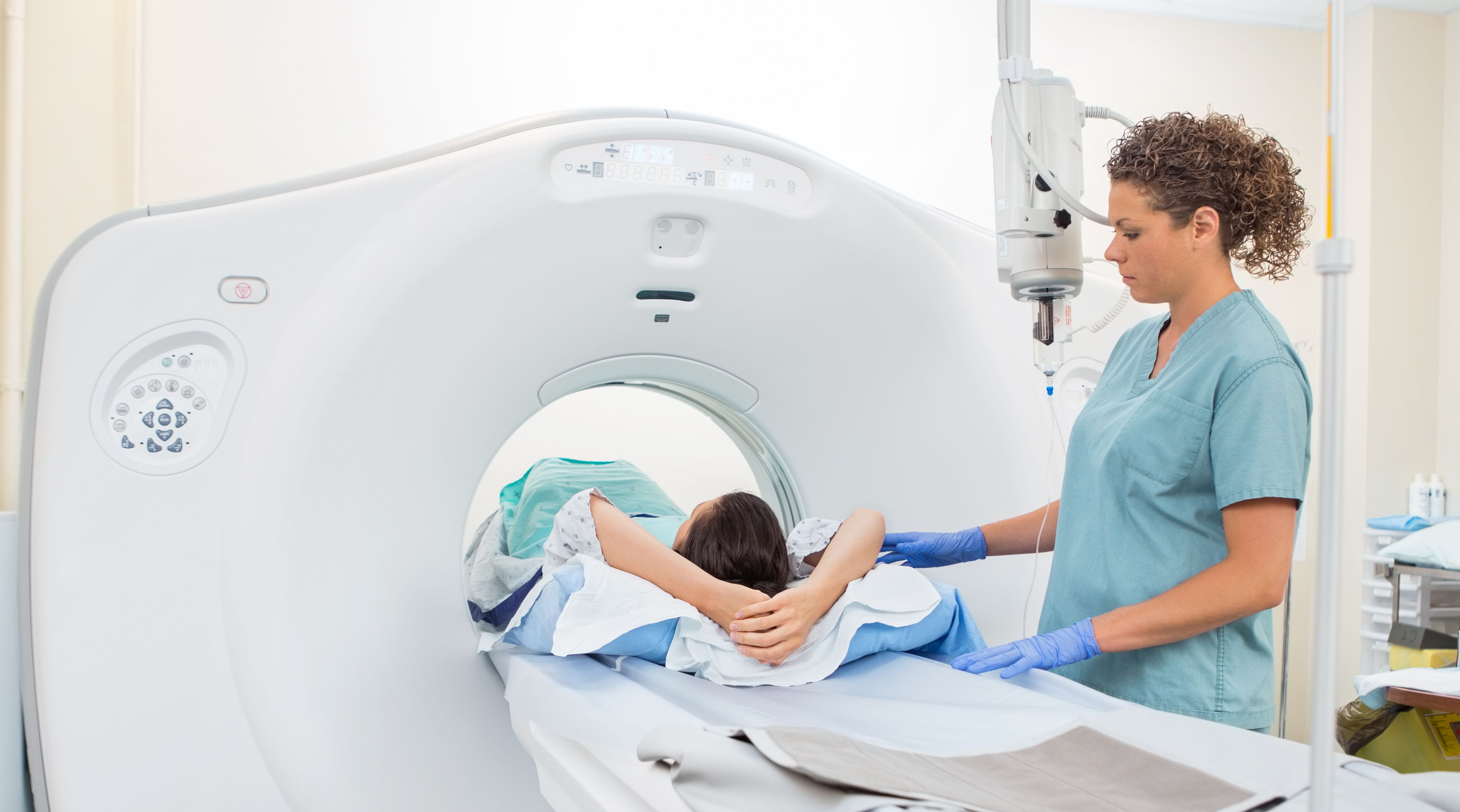 Controleschema met minder CT-scans na nierkanker geeft meer voordelen