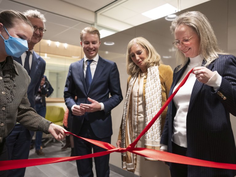 Minister Agema opent post-covid-expertisecentra tijdens bezoek aan Amsterdam UMC