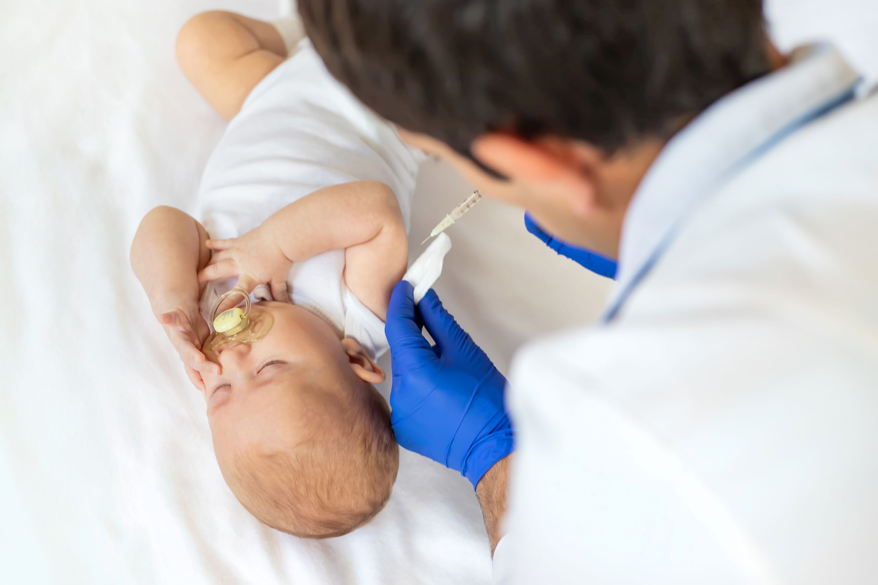 Zo’n 18 jaar na eerste ontdekking antistof is het zover: baby’s ingeënt tegen RS-virus