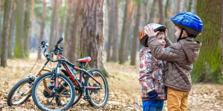 Fietshelm beschermt kinderen tegen ernstig hersenletsel