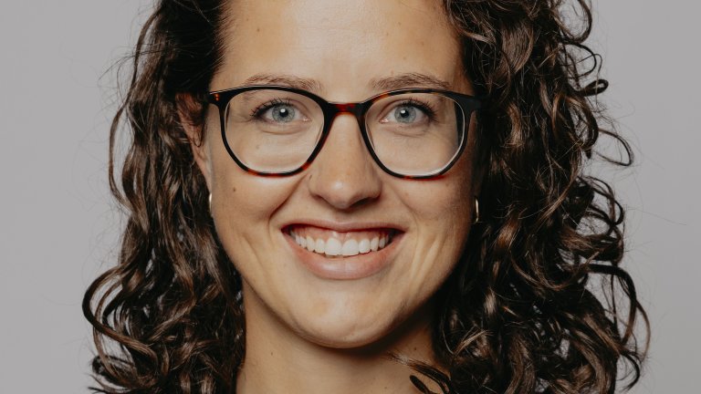 Dr. Isa Mast