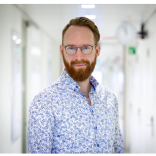 Universitair hoofddocent Geert Schenk, moleculair bioloog en hersenonderzoeker bij Amsterdam UMC