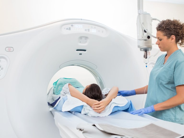 Controleschema met minder CT-scans na nierkanker geeft meer voordelen