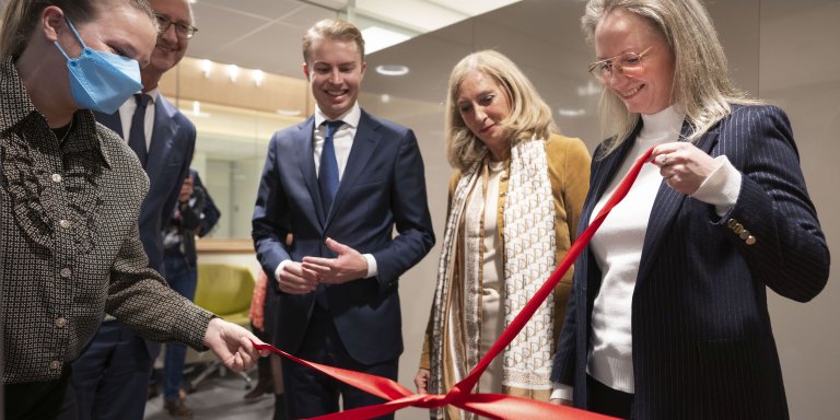 Minister Agema opent post-covid-expertisecentra tijdens bezoek aan Amsterdam UMC