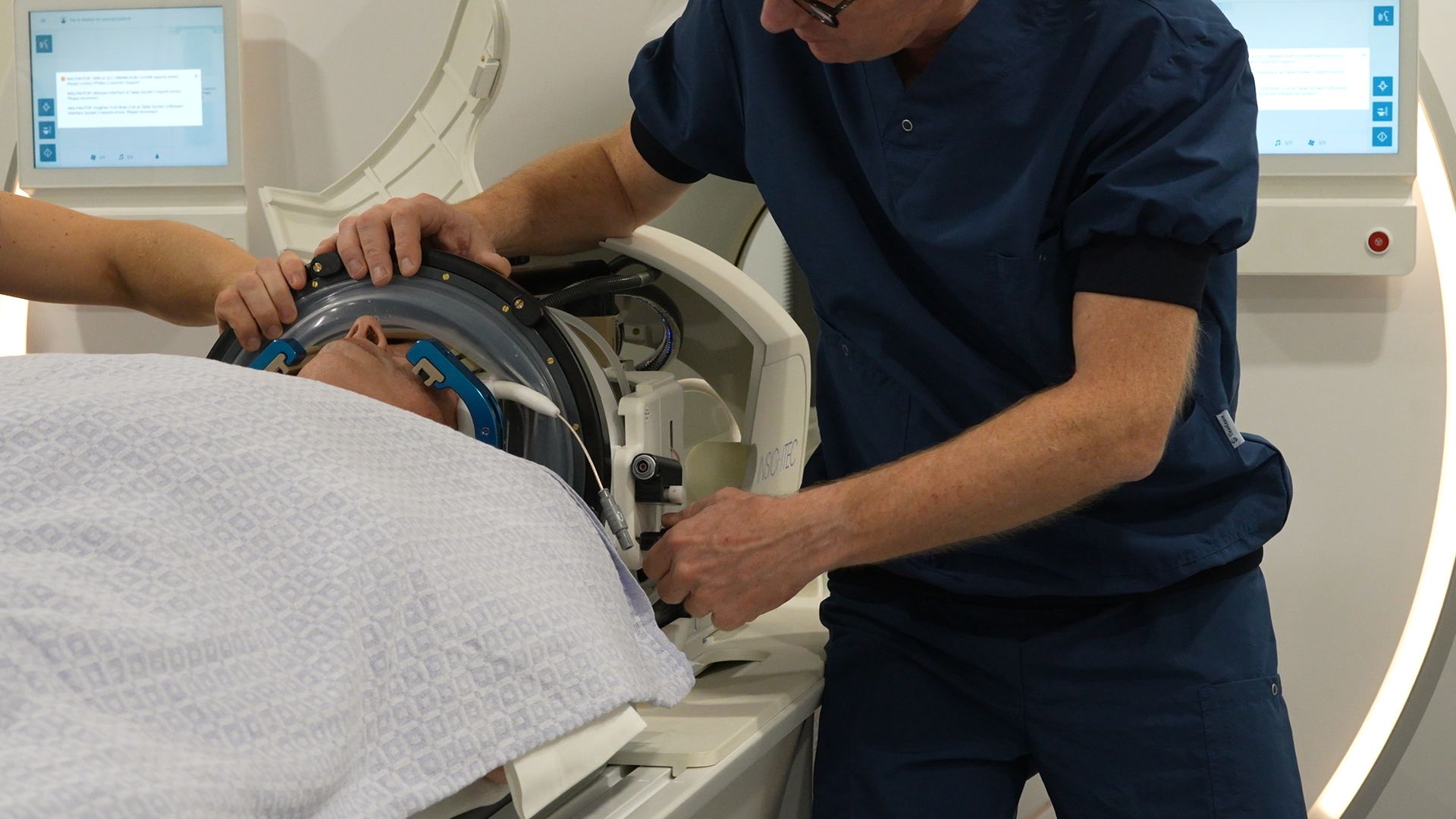 Amsterdam UMC eerste Nederlandse ziekenhuis met nieuwe behandeling voor essenti&euml;le tremor