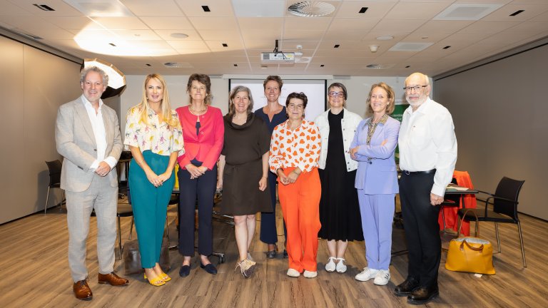 Photo credits: Martijn Gijsbertsen. From left to right: Huub Dijstellbloem, Sophie Howe, Karien Stronks, Erica Bol, Tessa Roseboom, Lilianne Ploumen, Saskia Kuil, Sandra Pellegrom, Sir Peter Gluckman