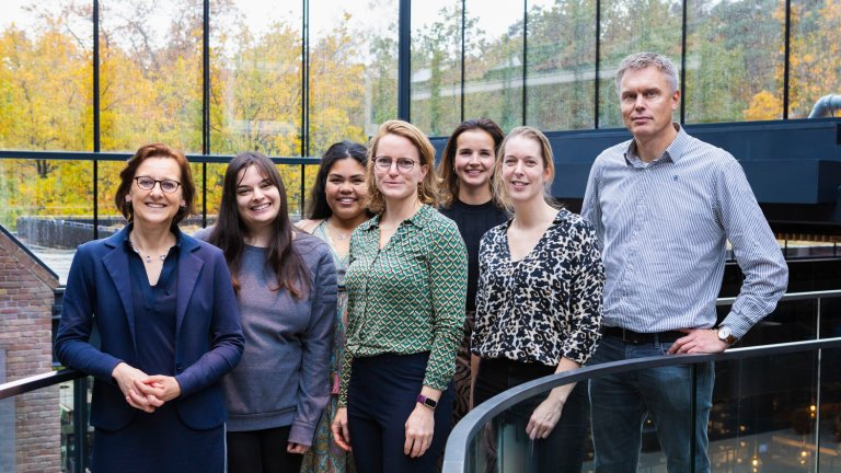 From left to right: Lidewij Henneman (former director), Cristina Gondar Romero (former team member), Wendy de la Rambeljé, Wencke de Jager, Peggy van den Biggelaar (former impact developer), Tamar Kruit, Sebastiaan Mastenbroek