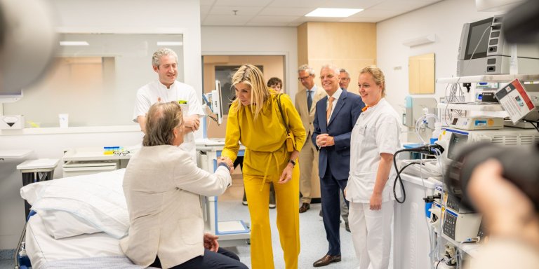 Koningin M&aacute;xima bezoekt &lsquo;Less is More&rsquo;-aanpak bij Amsterdam UMC