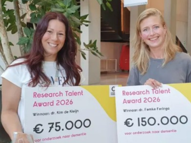 Kim de Kleijn and Femke Feringa receive Alzheimer Nederland Research Talent Award