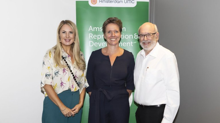 (v.l.n.r.) Sophie Howe, Tessa Roseboom en Peter Gluckman tijdens de rondetafelbijeenkomst over toekomstige generaties. Fotograaf: Martijn Gijsbertsen