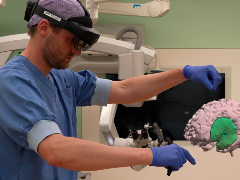 Primeur Amsterdam UMC: hersenoperatie met een hologram