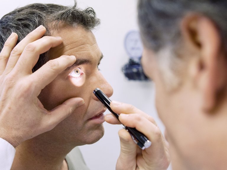 Eerste patiënten met erfelijke oogaandoening behandeld met nieuwe experimentele gentherapie