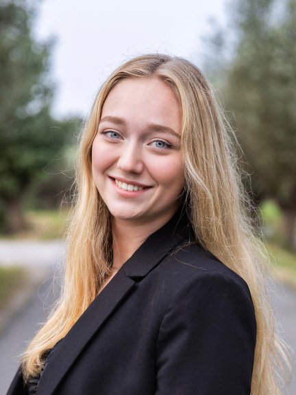 Britt Oudenes, management assistant (student)